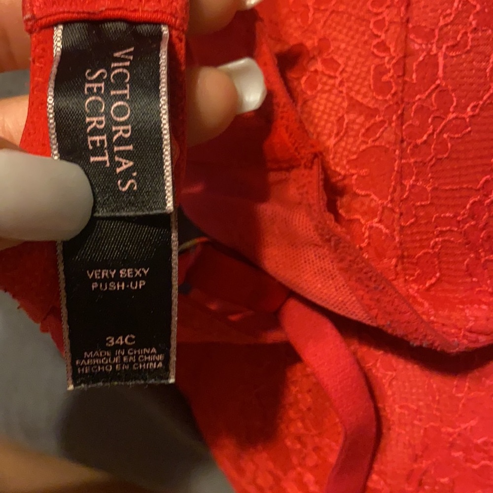 Red bra - Picture 5 of 5